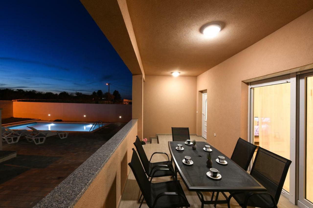 Holiday Home Luka Zadar Bagian luar foto