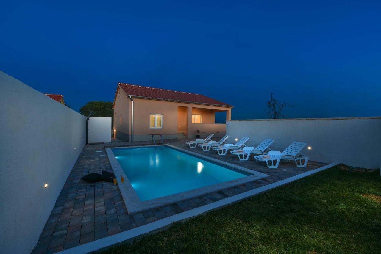 Holiday Home Luka Zadar Bagian luar foto
