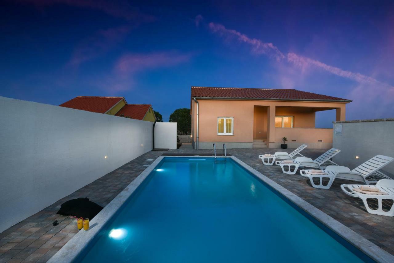 Holiday Home Luka Zadar Bagian luar foto