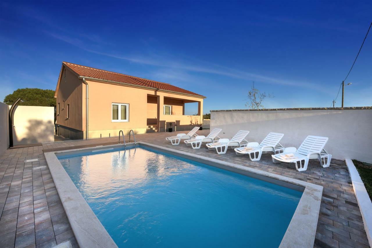 Holiday Home Luka Zadar Bagian luar foto
